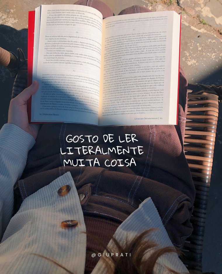 Giulia lendo um livro ao ar livre